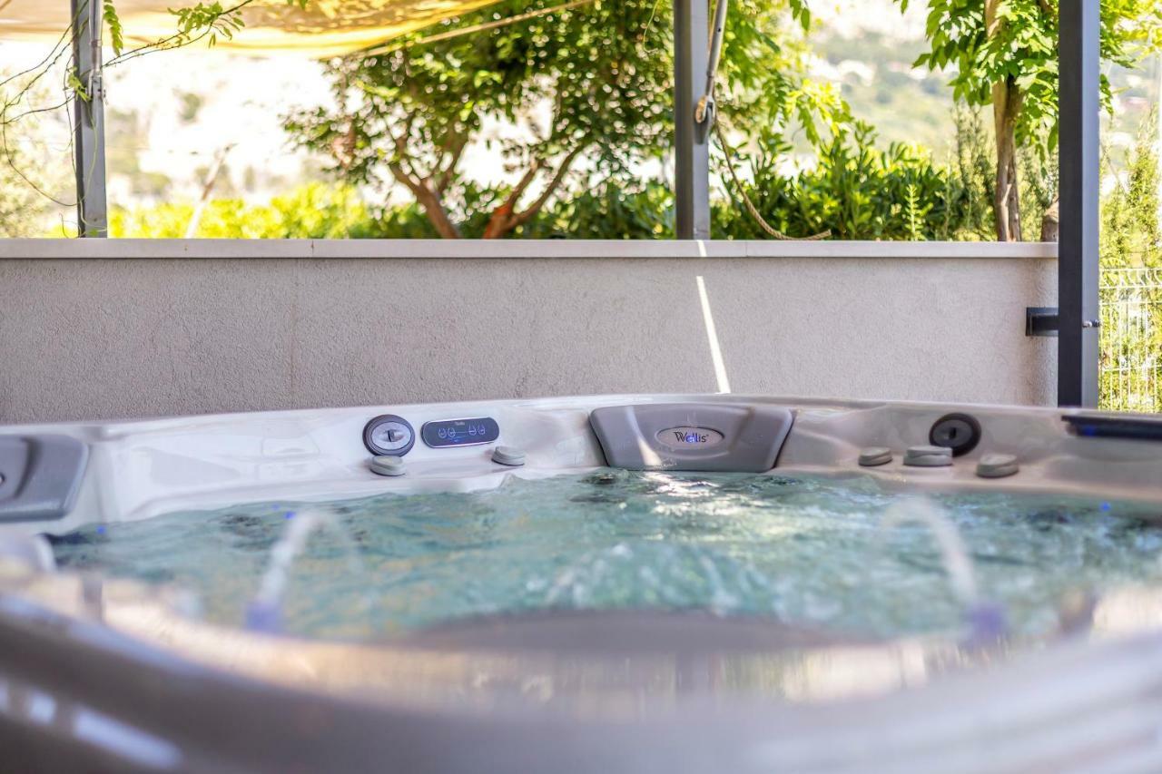 Luxury Apartment With Hot Tub أوميس المظهر الخارجي الصورة