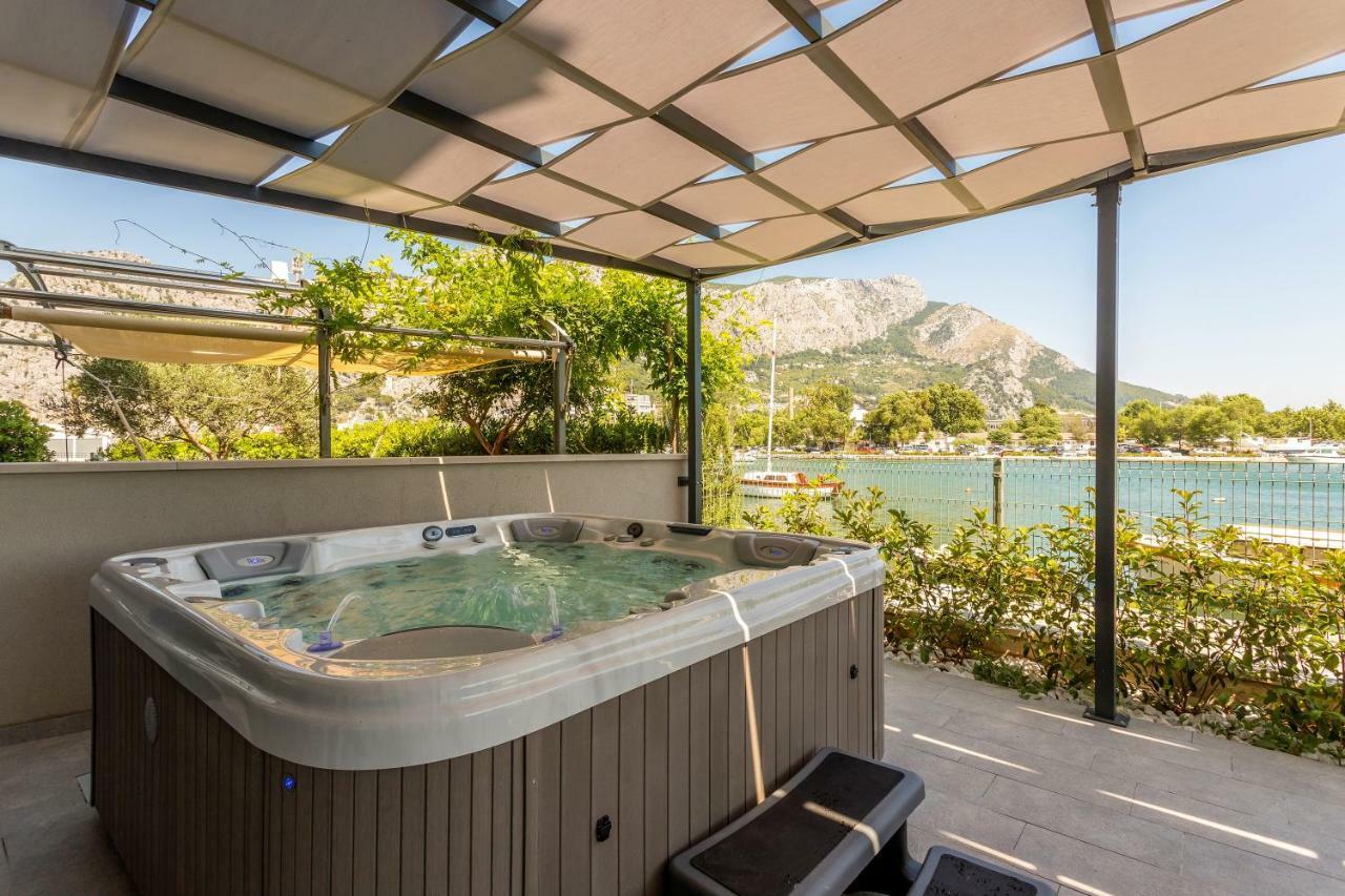 Luxury Apartment With Hot Tub أوميس المظهر الخارجي الصورة