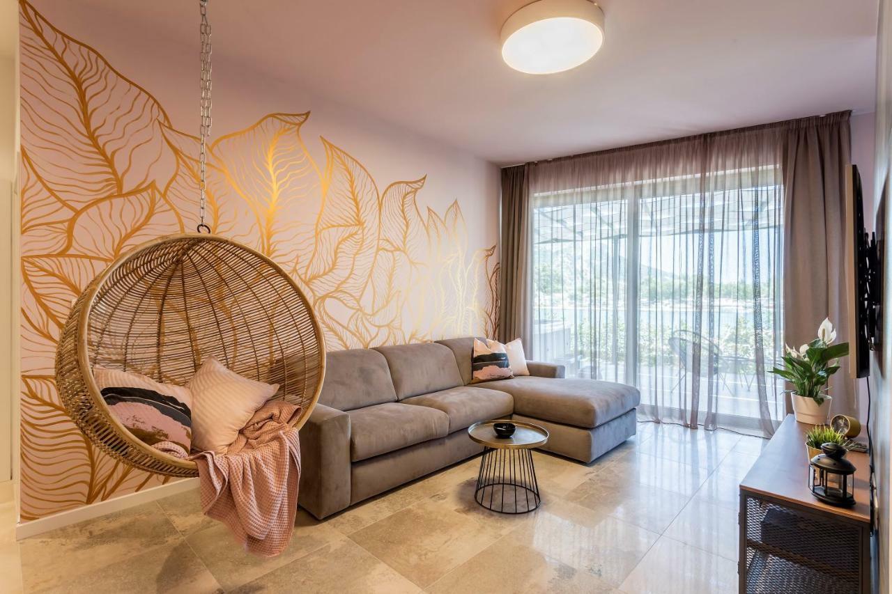 Luxury Apartment With Hot Tub أوميس المظهر الخارجي الصورة