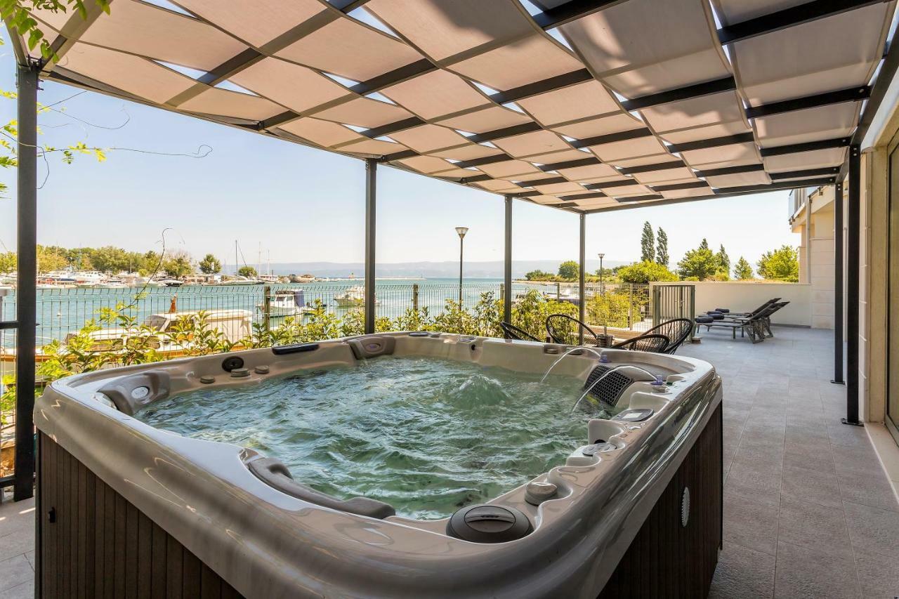 Luxury Apartment With Hot Tub أوميس المظهر الخارجي الصورة