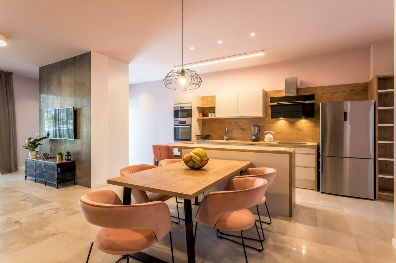 Luxury Apartment With Hot Tub أوميس المظهر الخارجي الصورة