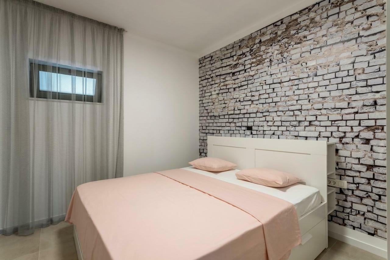 Luxury Apartment With Hot Tub أوميس المظهر الخارجي الصورة