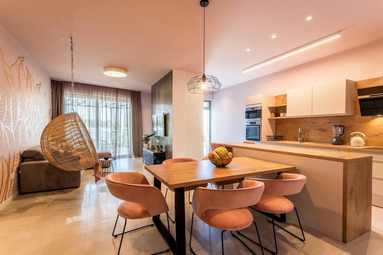 Luxury Apartment With Hot Tub أوميس المظهر الخارجي الصورة